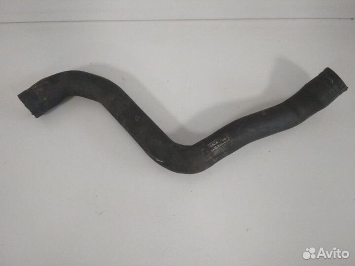 Патрубок радиатора верхний левый Ford Focus 2