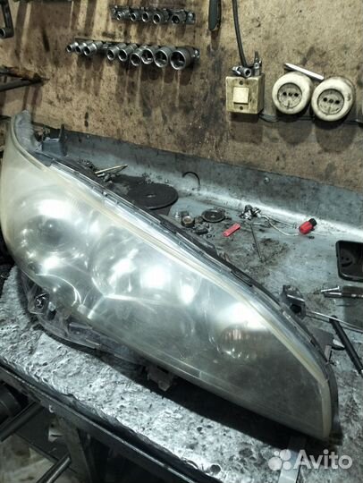 Фара,toyota wich 20 кузов