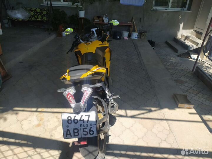Bajaj pulsar rs 200