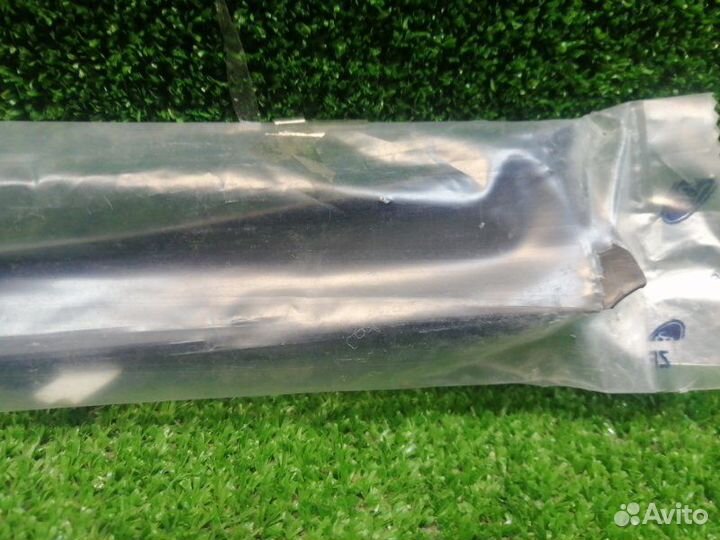 Молдинг лобового стекла передний правый Ford