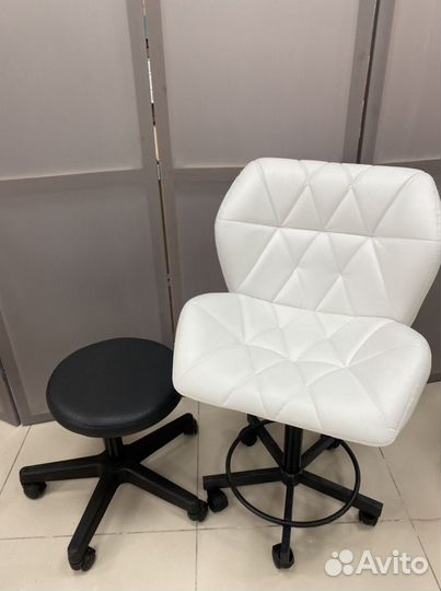 Стул мастера на колесах