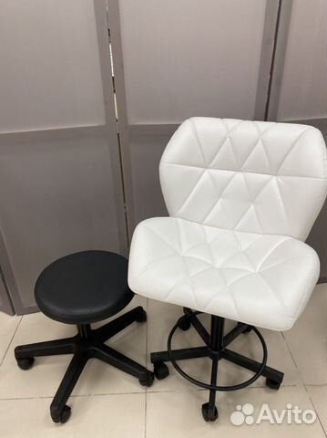 Стул мастера на колесах