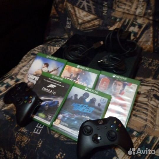 Xbox One+ два рабочих геймпада+игры