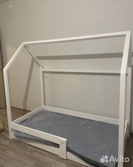 Кроватка-домик Монтессори