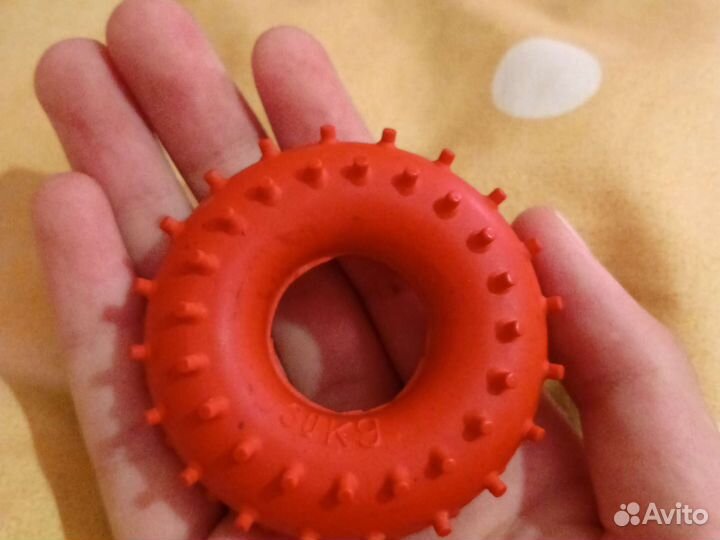 Эспандер для мышц кистей красного цвета 30кг