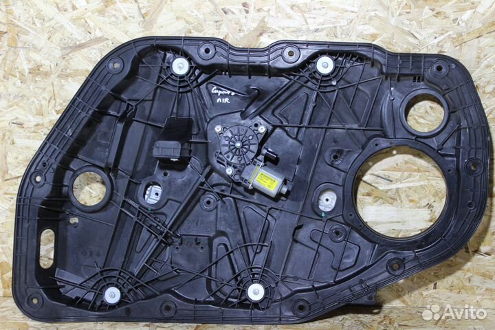 Стеклоподъемник передний правый Kia Cerato 3