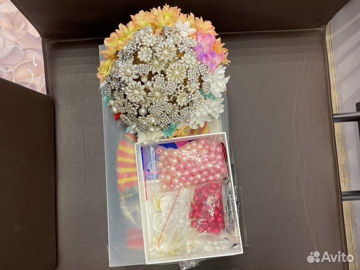 Для причесок шпильки, резинки и тп