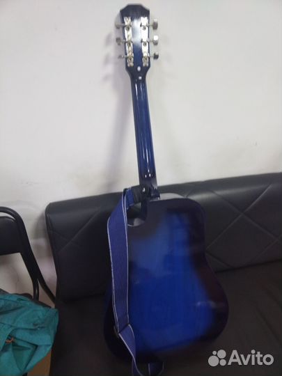 Акустическая гитара