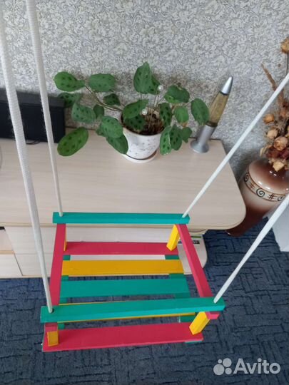 Детская качель подвесная