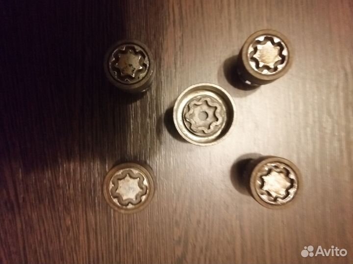 Секретки на колёса для Nissan Pathfinder