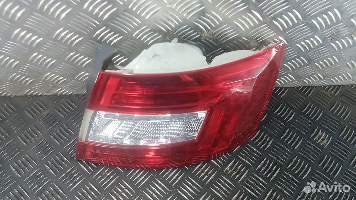Фонарь задний правый Skoda Octavia