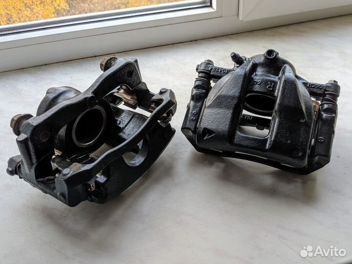 Суппорт тормозной передний Honda CR-V III (07-12)