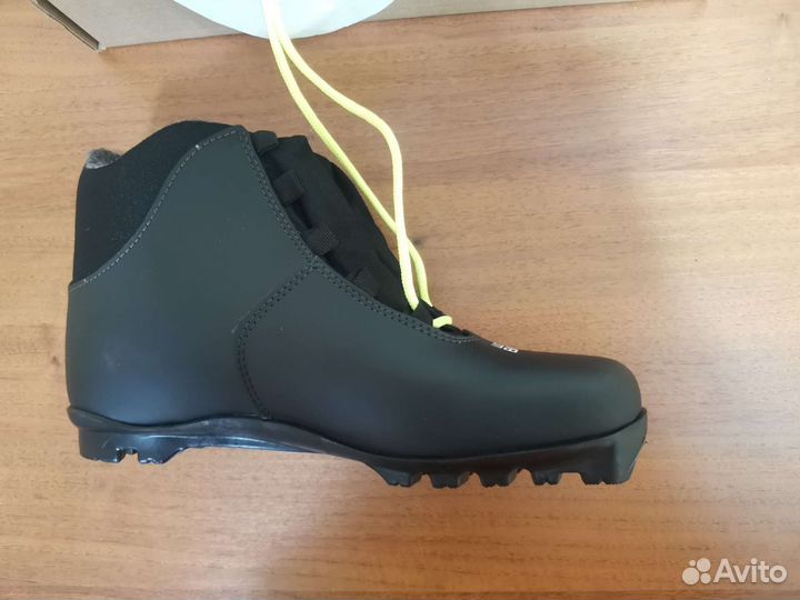 Лыжные ботинки классические