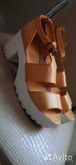 Босоножки женские