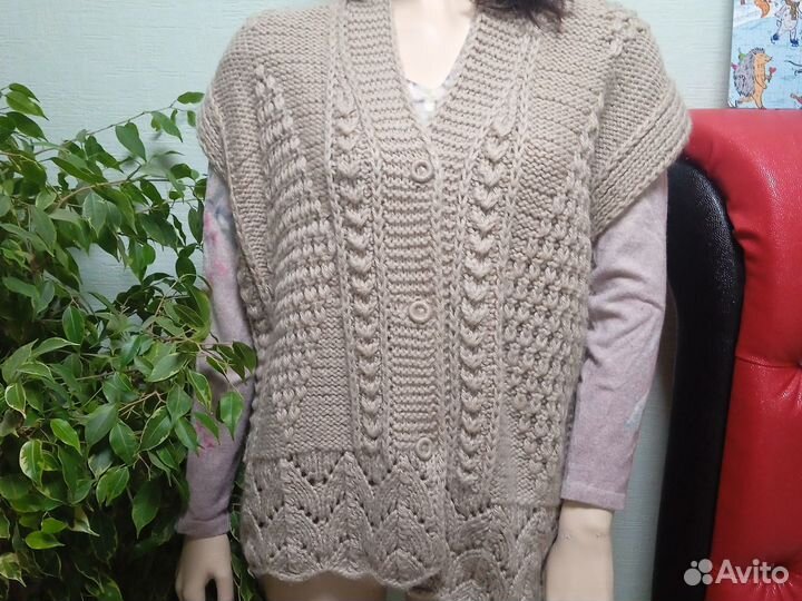 Жилет вязаный женский ручная работа