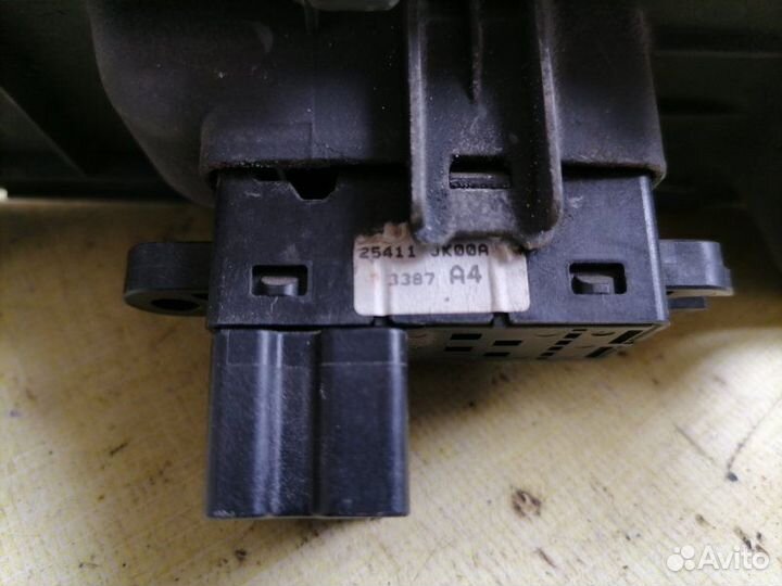 Кнопка стеклоподъемника Infiniti G35 (V36)