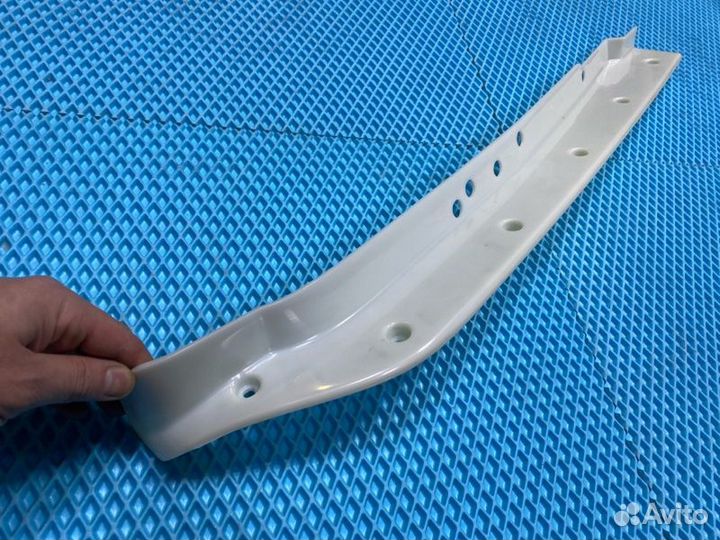 Накладка бампера торцевая передняя левая Sitrak