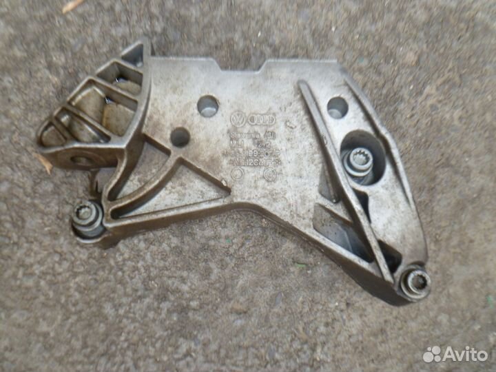 Крепление двигателя WV Passat 1.8 turbo 2008г