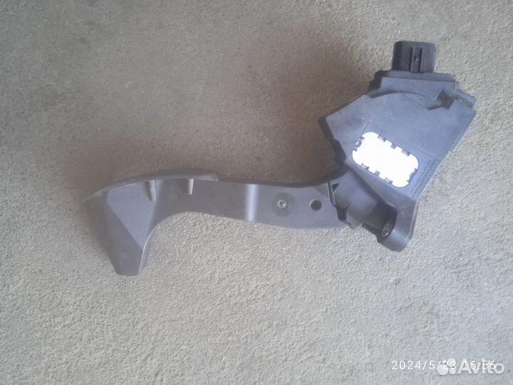 Педаль газа toyota auris