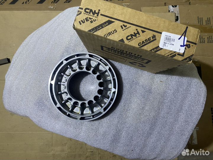 Поршень трансмиссии 352833A1 CNH