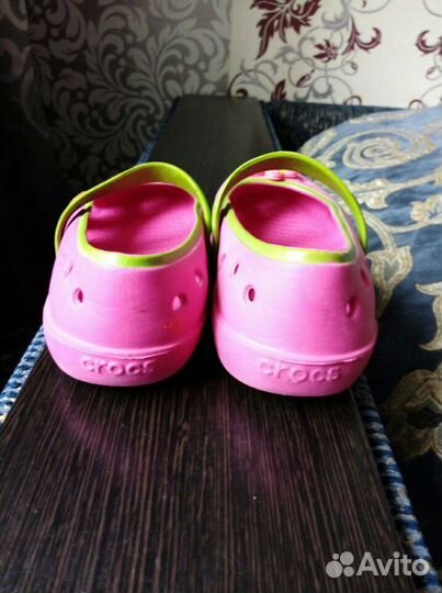 Продам кроксы для девочки