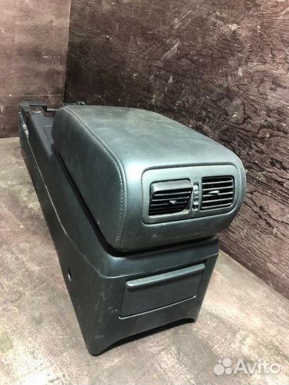 Подлокотник Nissan Skyline V35 VQ25DD 2005