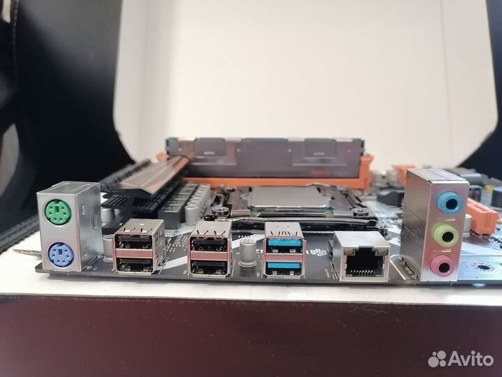 Huananzhi X99-8M-T + Xeon e5 2678 v3 + 8Gb (обмен)