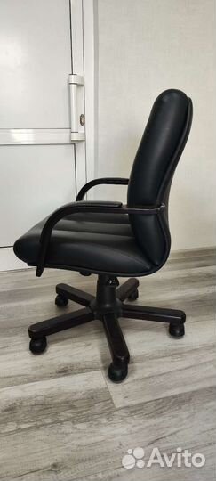 Кресло кожаное (офисное, компьютерное)