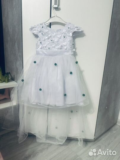 Платье со шлейфом