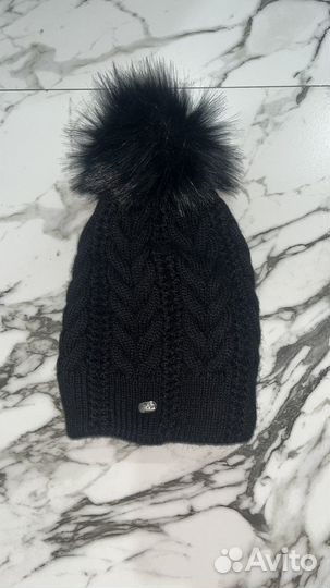 Шапка с натуральным помпоном женская