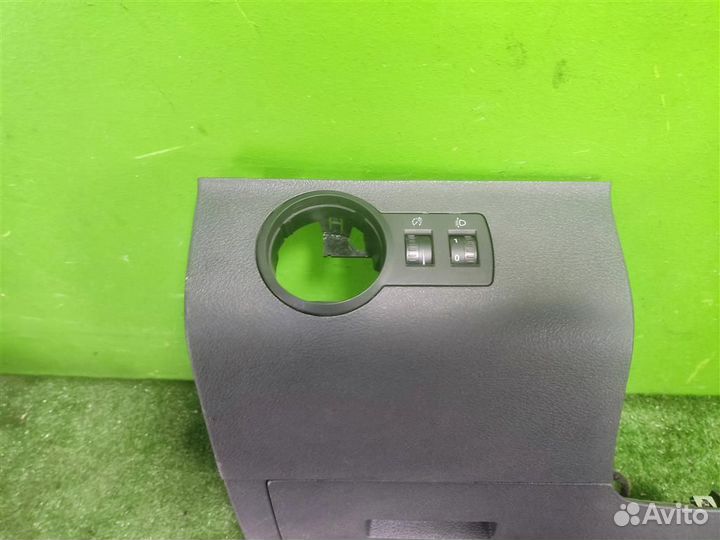 Накладка торпедо подрулевая volkswagen Caddy 3 20