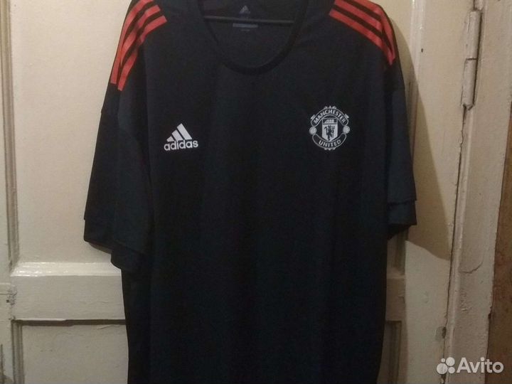 Футбольная форма adidas и Манчестер Юнайтед