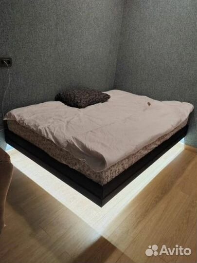 Парящие кровати в ассортименте