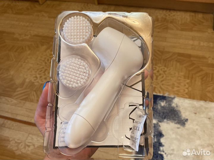 Щетка для чистки лица