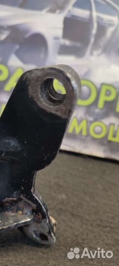 Кронштейн опоры двигателя Volkswagen Passat B3