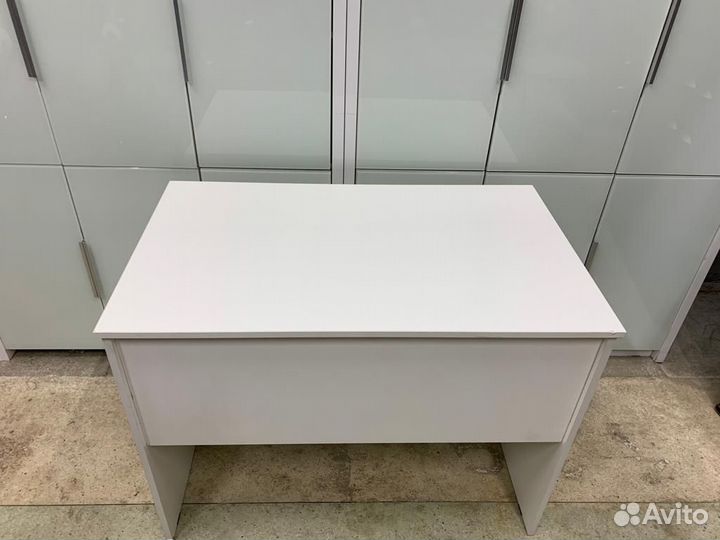 Письменный стол белый