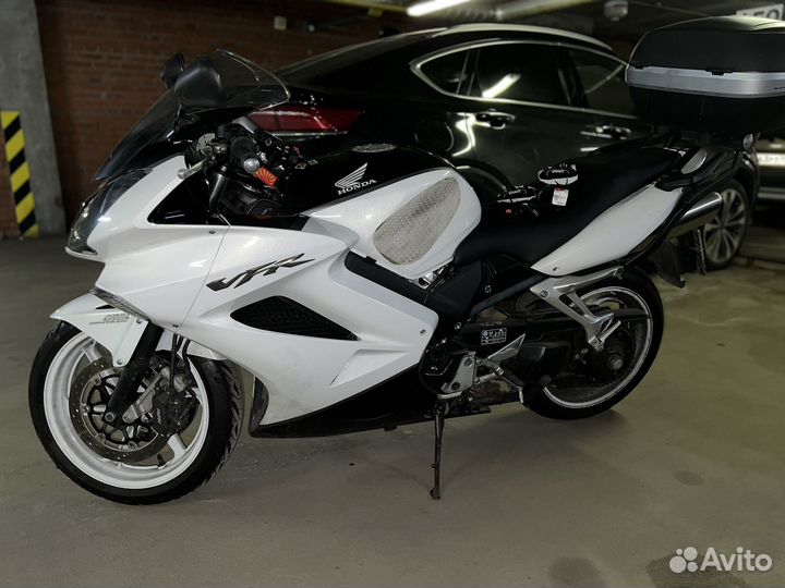Продам мотоцикл Honda VFR 800