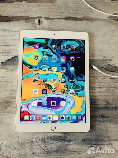 iPad 9.7 Wifi 32GB iOS 16.4 батарея 90