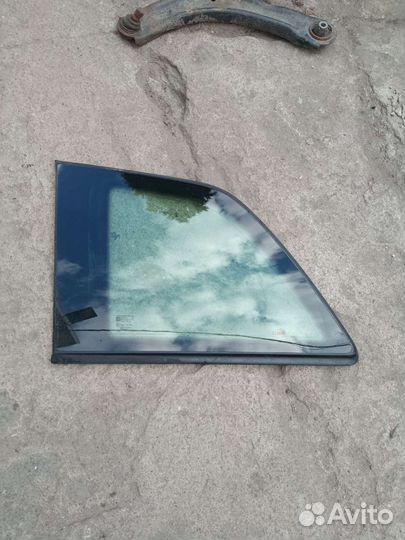 Opel Zafira B задняя правая форточка
