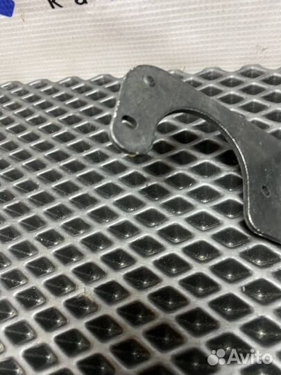 Крепление фары (кронштейн фары) Volvo FMX 82365479