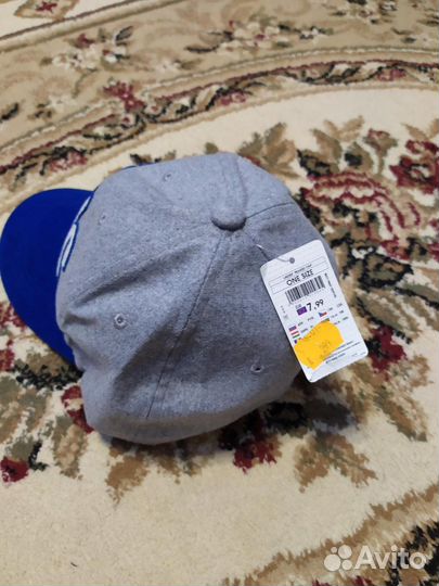 Новая кепка с биркой