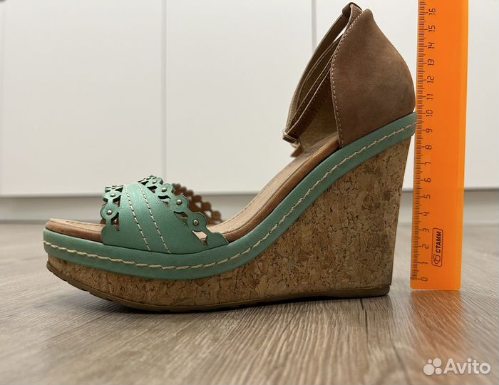 Босоножки на танкетке Respect 36