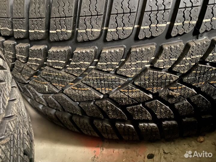 Dunlop SP Winter Sport 3D 235/35 R19 и 295/30 R19 91W