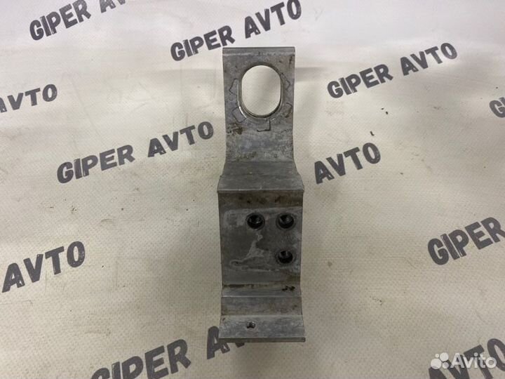 Кронштейн радиатора правый Mercedes-Benz C-Class