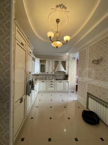 3-к. квартира, 77 м², 1/2 эт.