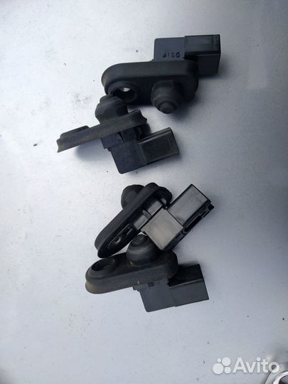 Концевик двери Mitsubishi Lancer 9