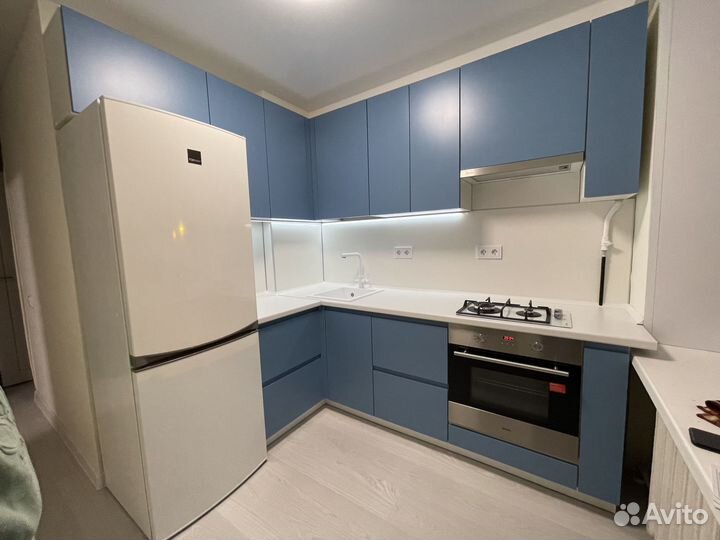 Кухонный гарнитур. Угловая кухня без ручек ксп:438