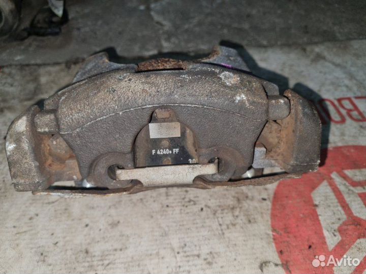 Суппорт передний правый Volvo S60 Y20 B4164T 2012