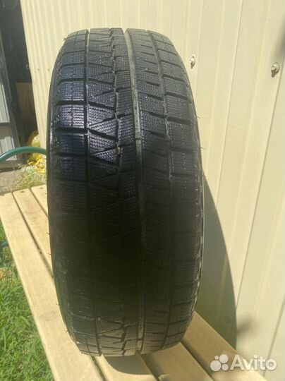 Bridgestone Blizzak Revo GZ 225/60 R17