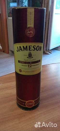 Пустые бутылки из под ликера и тубусы к бутылкам